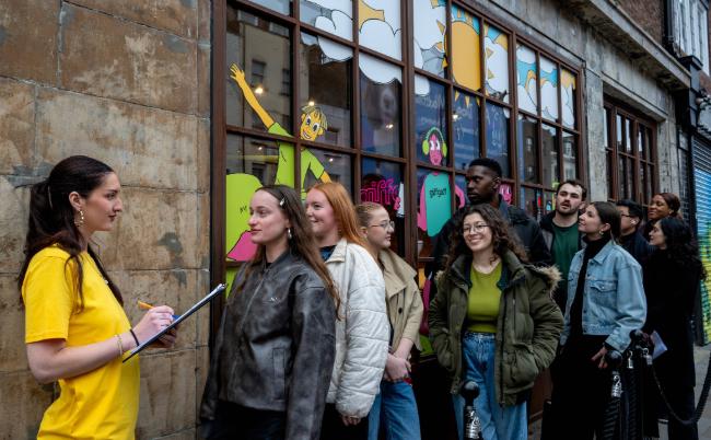 people queueing for the giffgaff boost bar